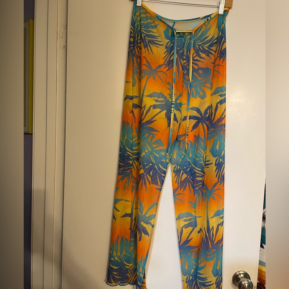 Fun Hawaiian swim cover up - Picture 8 of 8